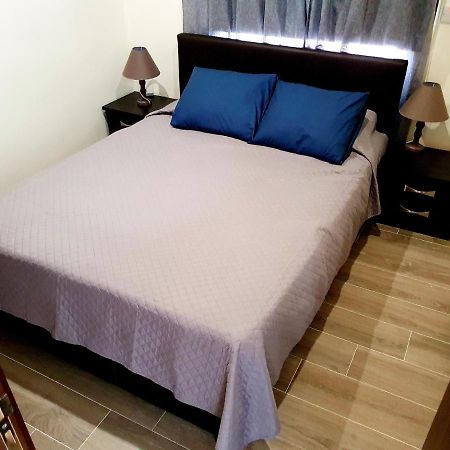 2 Bedroom Cozy Apartment Near Tourist Area, 200M From Sea Paphos ภายนอก รูปภาพ