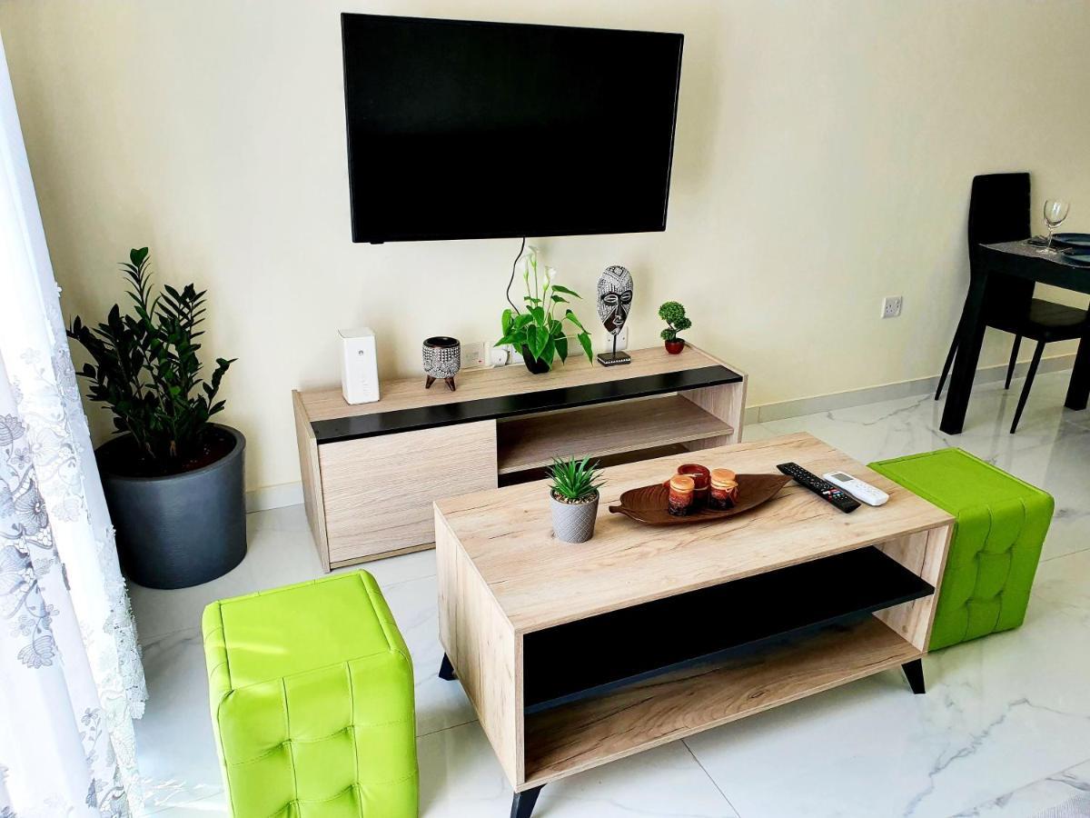 2 Bedroom Cozy Apartment Near Tourist Area, 200M From Sea Paphos ภายนอก รูปภาพ