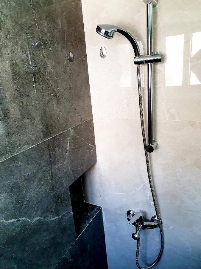 2 Bedroom Cozy Apartment Near Tourist Area, 200M From Sea Paphos ภายนอก รูปภาพ