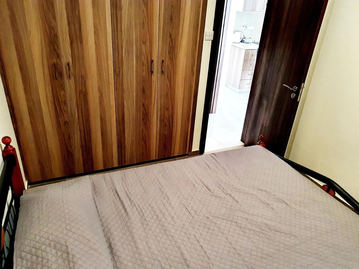 2 Bedroom Cozy Apartment Near Tourist Area, 200M From Sea Paphos ภายนอก รูปภาพ
